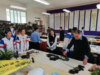 政協(xié)蘭州市委員會(huì)開展文化進(jìn)校園活動(dòng)，架起委員聯(lián)系界別群眾的橋梁